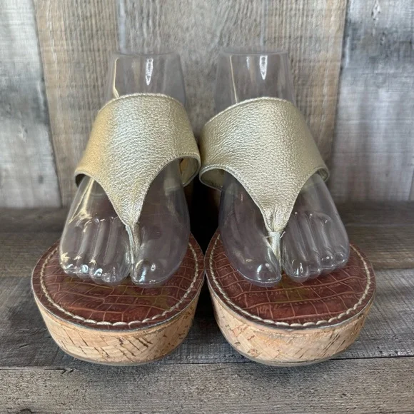 Womens Sam Edelman Rose Gold Metallic Leather Cork Wedge Thong Sandals Size 9.5 - Picture 3 of 10
